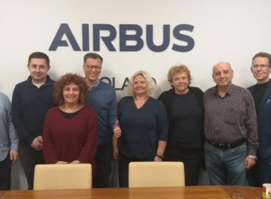 obraz dla wpisu: „Będą podwyżki i nie tylko!” Podpisano porozumienie w Airbus Poland